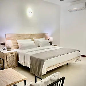 https://chariot-square.kandyhotelsnow.com